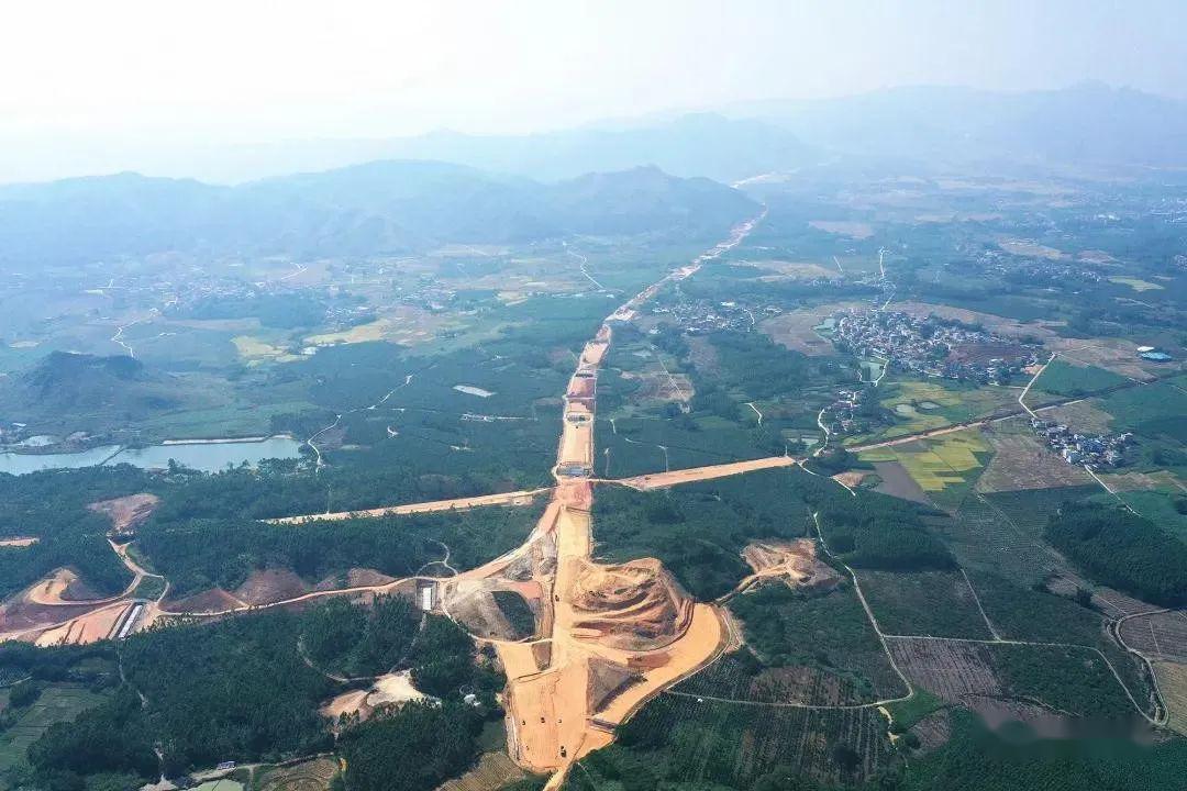 武鳴最新航拍，城市新貌的窺探與觀點(diǎn)闡述