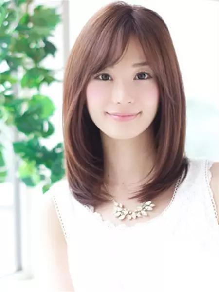 從入門到精通，2025最新短直發(fā)發(fā)型指南，引領(lǐng)時(shí)尚風(fēng)潮！