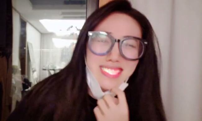 小董最新潮流風(fēng)采揭秘，引領(lǐng)潮流魅力無限！