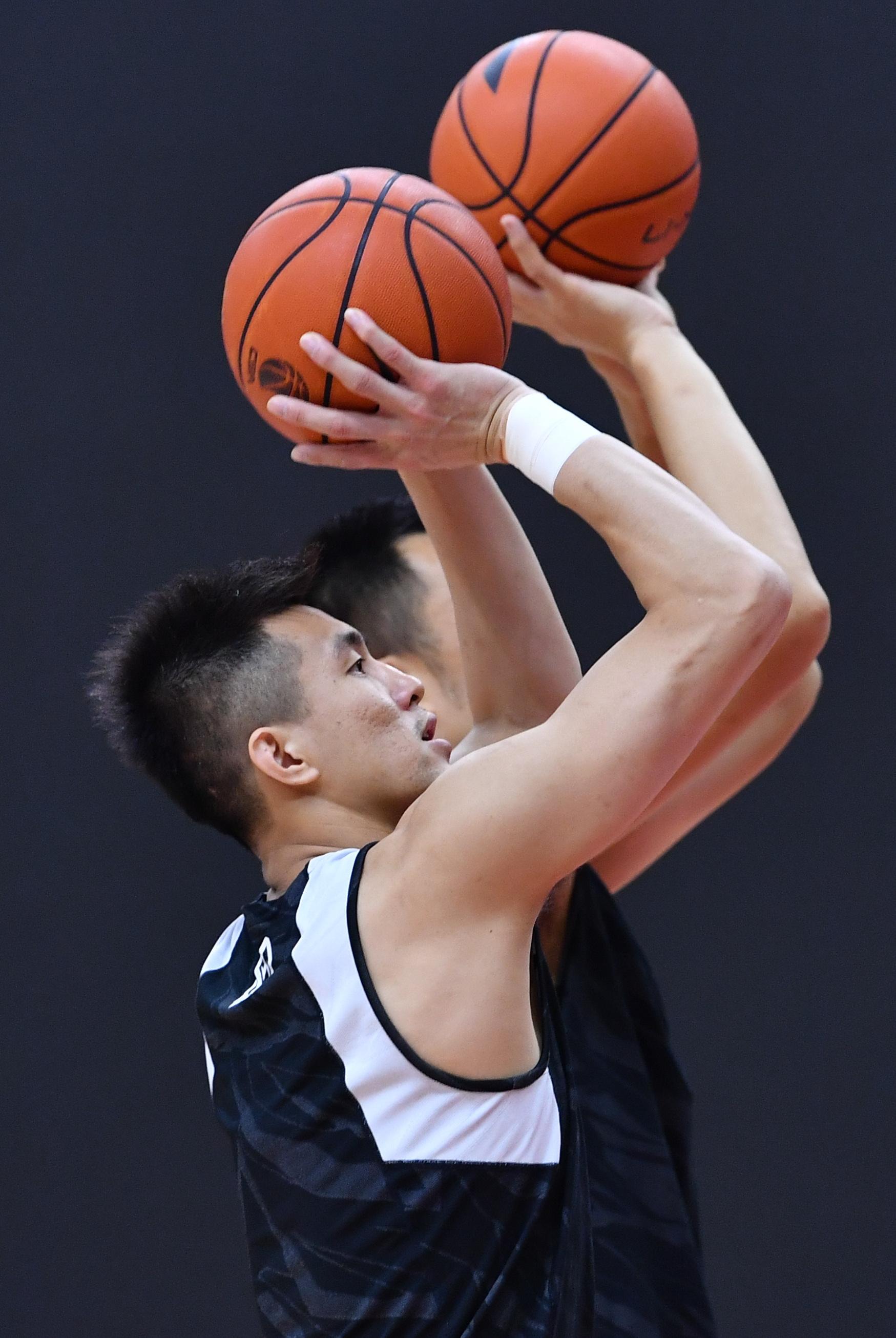 郭艾倫最新照片，籃球場上的風(fēng)云人物與勵(lì)志成長故事