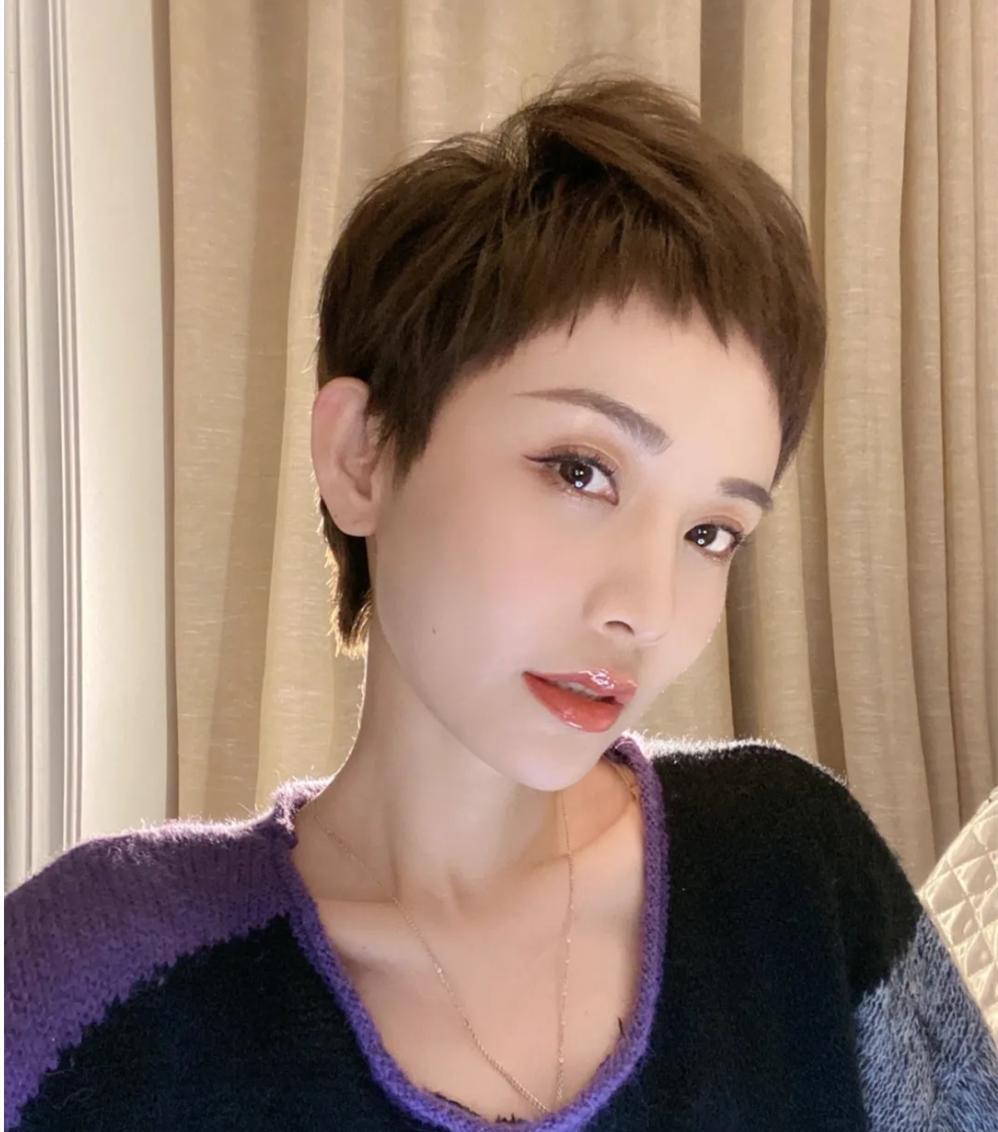 最新女生發(fā)型流行趨勢，時尚減齡發(fā)型指南