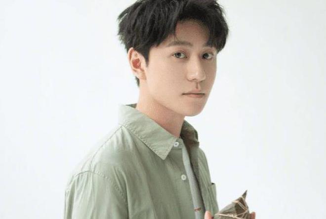 秦俊杰最新戀情曝光，情感新動(dòng)向揭秘！