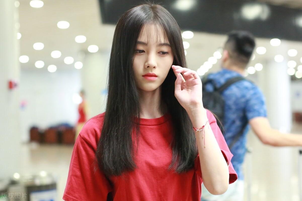 鞠婧祎最新采訪揭秘，星光下的真實自我探索